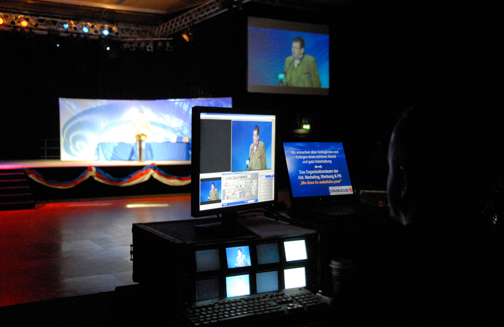 Videoregie Vorschaumonitore Videoeinspielung auf Leinwand in Klagenfurt Messe