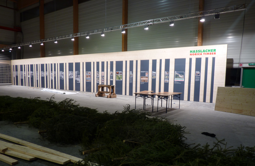Traversenkonstruktion mit HQI Flutern für Bildwandbeleuchtung Holzbau Hasslacher Norica Timber Sachsenburg