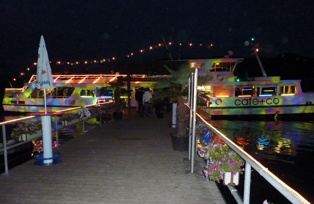 Gobo Projektionen mit Moving Heads auf Schiff bei Schiffsanlegestelle Pörtschach am Wörthersee