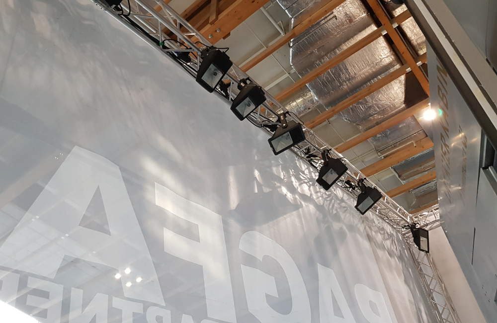 RAGFA Messestand auf der Messe AutoZum in Salzburg, Traversen und HQI Beleuchtung