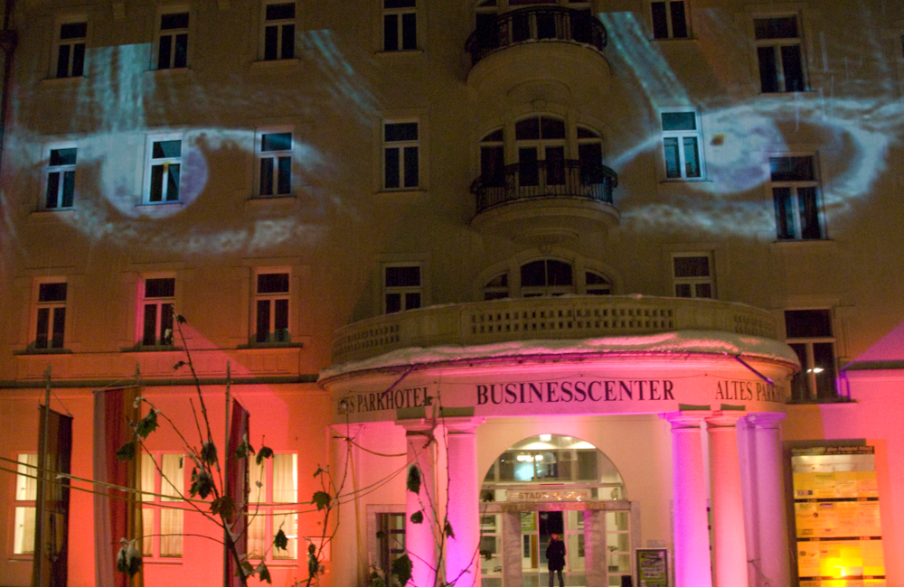 Softedge Fassadenprojektion und Ambientebeleuchtung Parkhotel in Villach