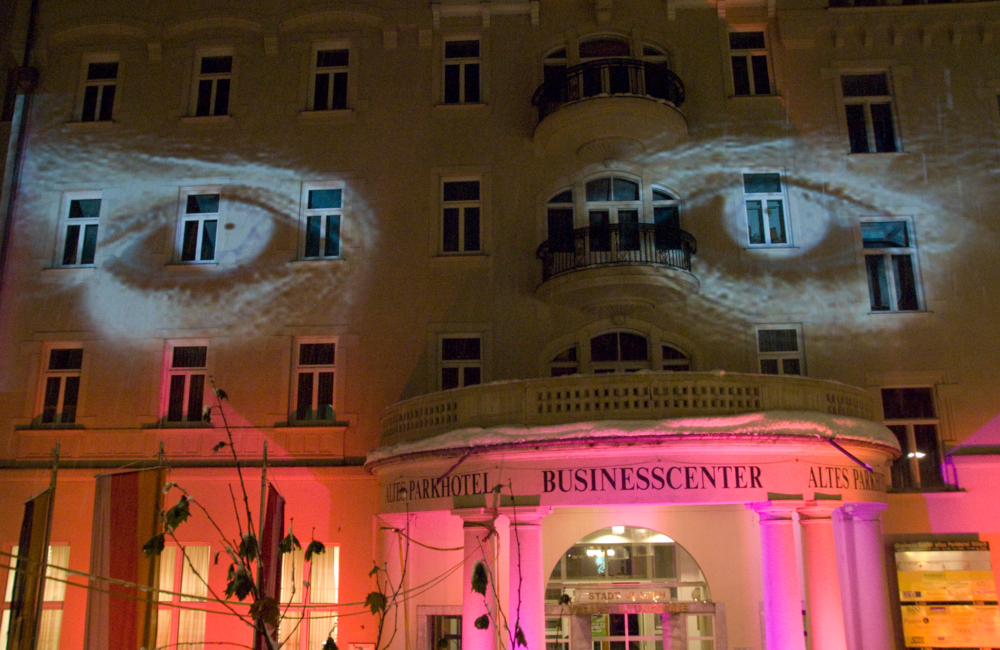 Softedge Fassadenprojektion und Ambientebeleuchtung Parkhotel in Villach