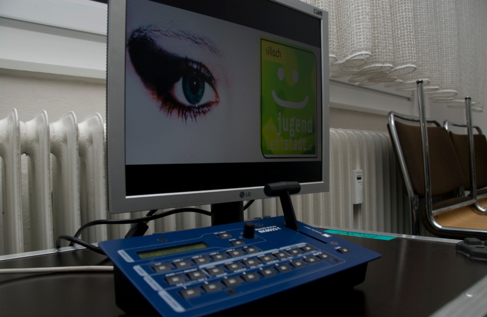 Analogway Seamless Video Switcher Bedienkonsole und Kontrollmonitor für Fassadenprojektion Parkhotel in Villach