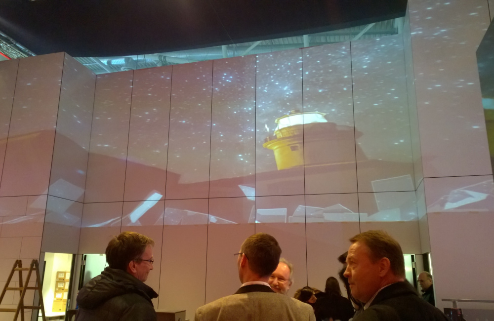 Video Mapping Projektion am Messestand auf unebener Projektionsfläche in München auf der Messe BAU