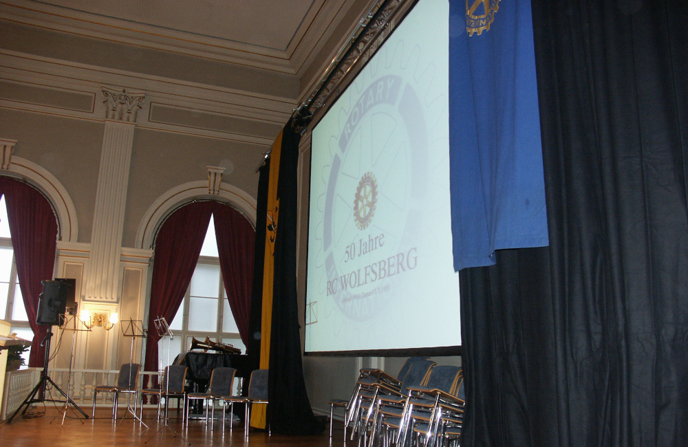 Bühne mit Videoprojektion und Tontechnik für Rotary Club Wolfsberg