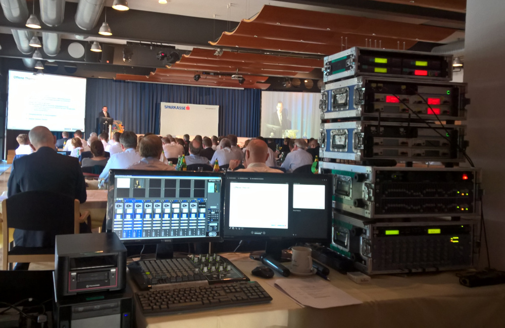 Technikplatz FoH Tontechnik, Medienserver, Funkmikrofone Congresscenter Pörtschach für die Sparkasse Wien