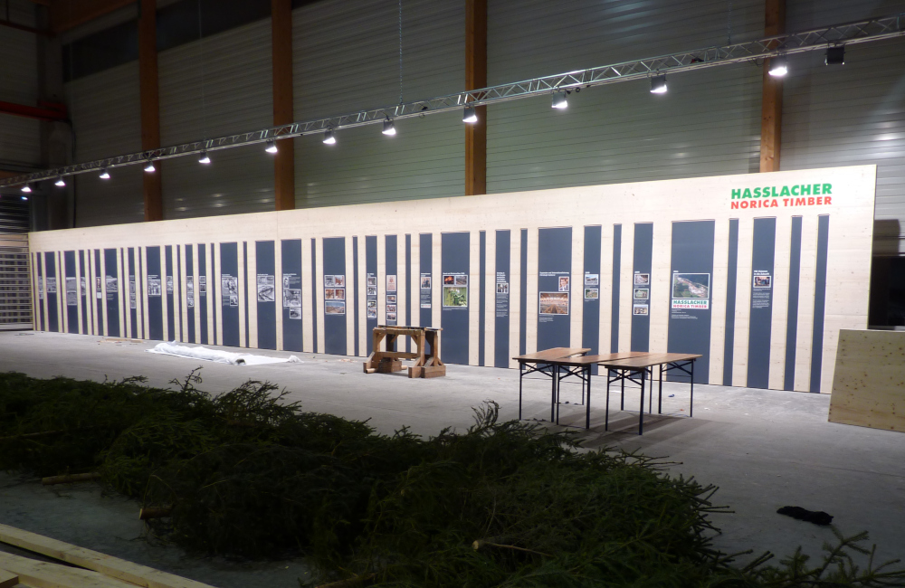 Traversen mit HQI Flutern für Fotowand Beleuchtung bei der Firmenfeier Holzbau Hasslacher Norica Timber Sachsenburg