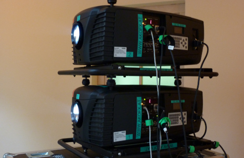 BARCO Beamer gestackt 2 BARCO Beamer gestackt für doppelte Helligkeit bei Rückprojektion