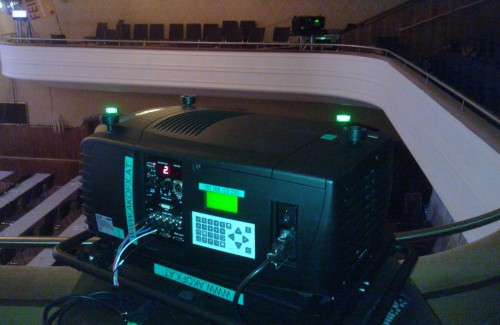 BARCO Videobeamer BARCO Video Beamer auf Gallerie im Konzerthaus Klagenfurt für Feinstaubfrei Veranstaltung
